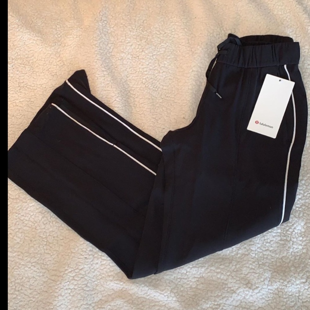 Lululemon On the Right Track Pant/ Sweatpants